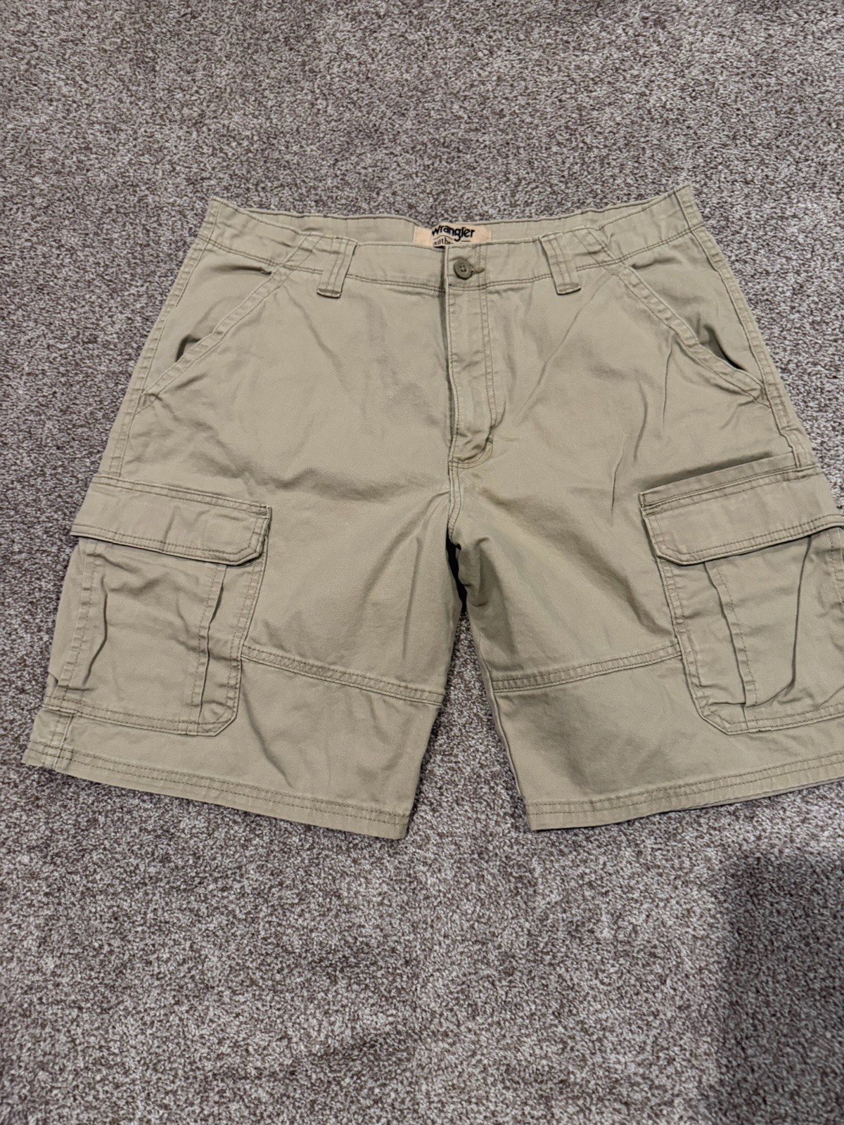 Wrangler Authentics Cargo Shorts – Men’s Size 36 – Khaki – Excellent Condition