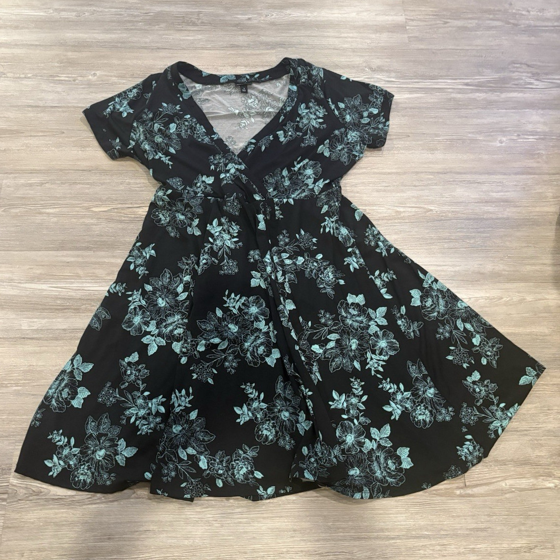Torrid 1 Black Blue Floral Chiffon Ruched V-Neck Fit & Flare Knee Dress
