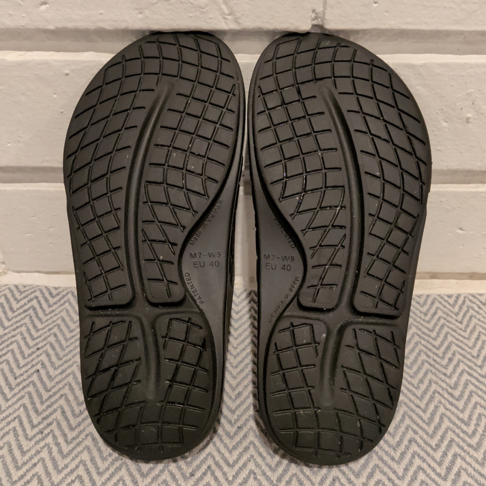 OOFOS OOAHH Sport Flex Limited Unisex Slides Size M 7 / W 9 Black Labyrinth
