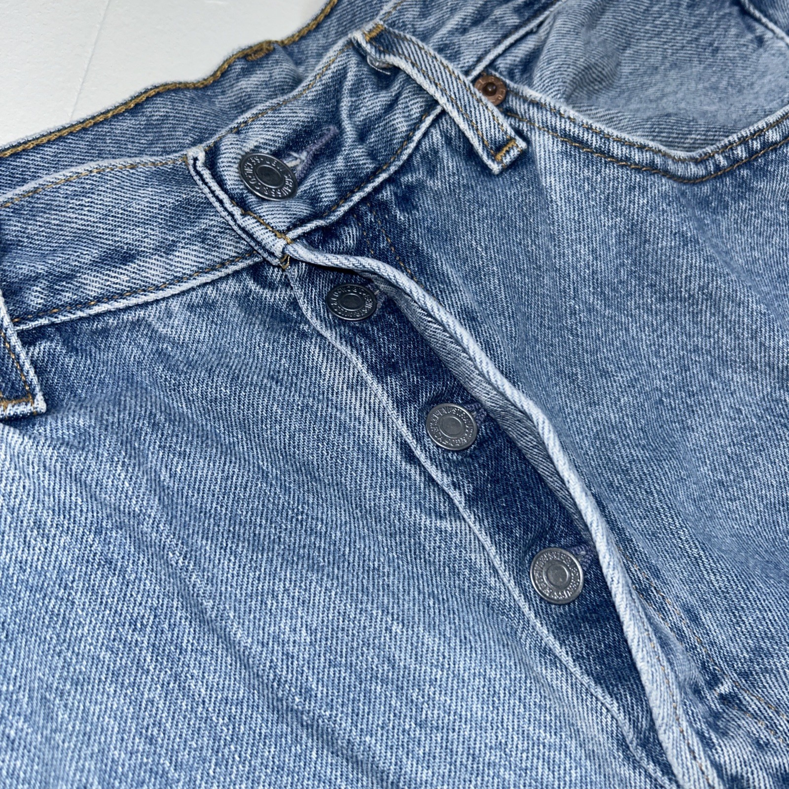 Vintage 2000 Levi’s 501 Men’s Jeans 34×34 Button Fly Denim Y2K