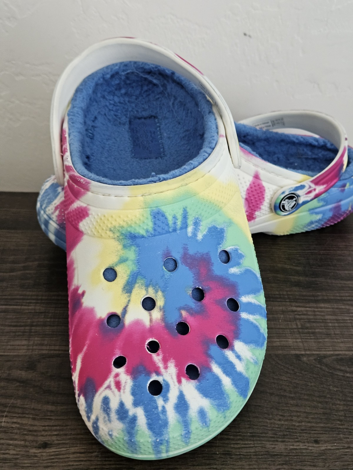 Clean GUC Crocs Classic Tie-Dye Hot Pink Lined Fuzzy Slides M 6/W 8 (US Size)