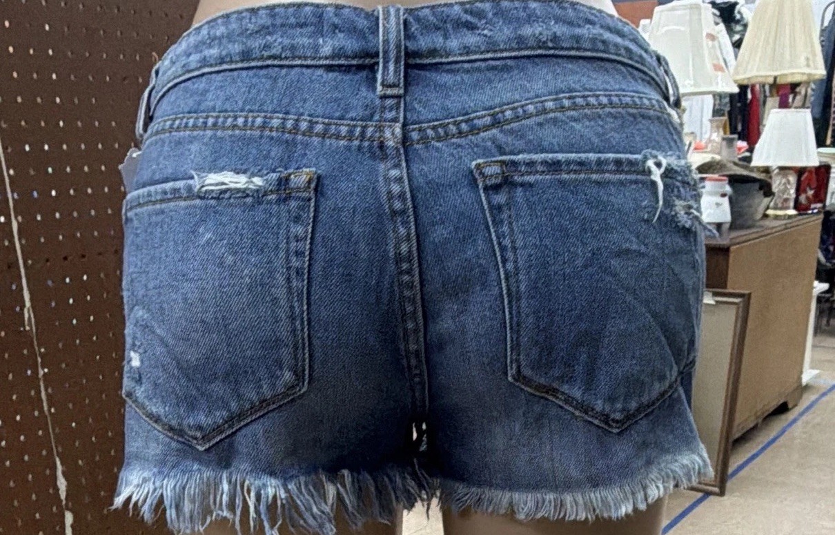KanCan Women’s M Blue Medium Wash Distressed Denim Cut Off Shorts Button Fly