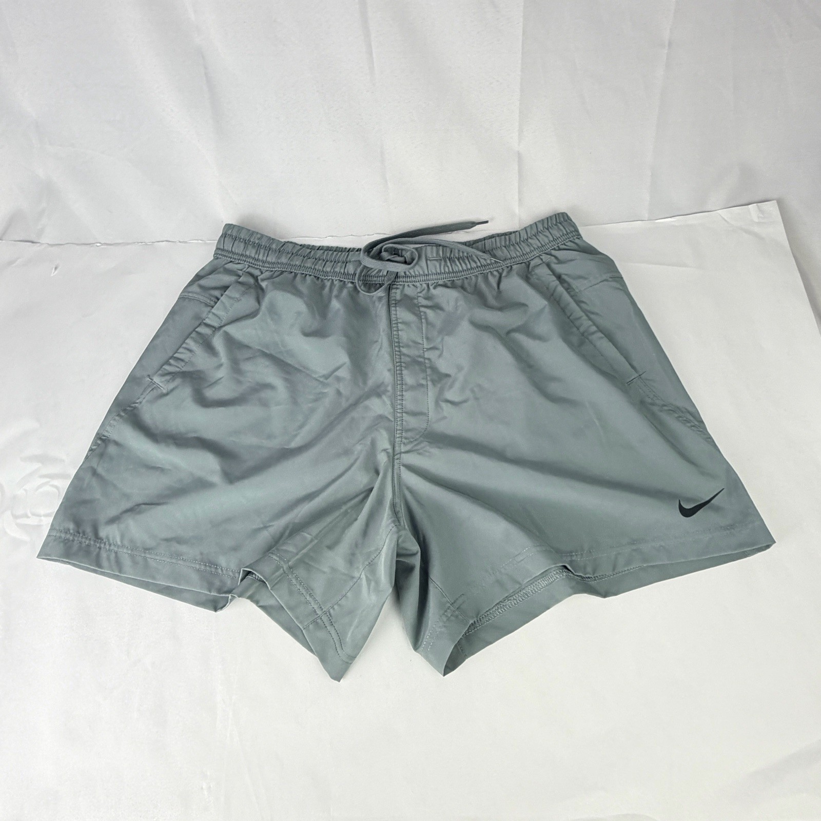 Nike Form Dri-Fit Unlined Versatile Shorts 5″ Men’s Size L Grey FN4347-084 NWT