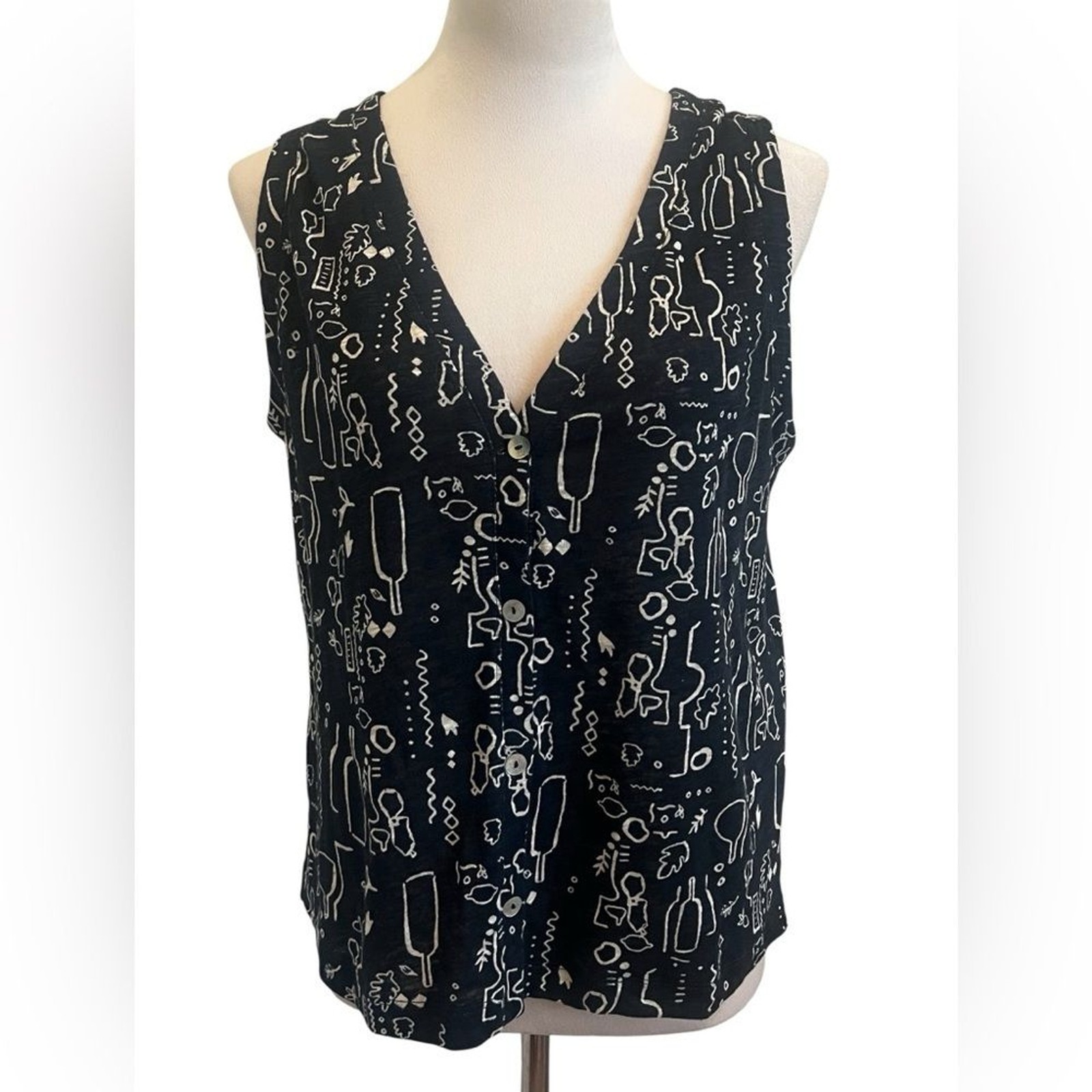 Nicole Miller Abstract Black and White Tank Top br 55 % LINEN • 45 % LYOCELL