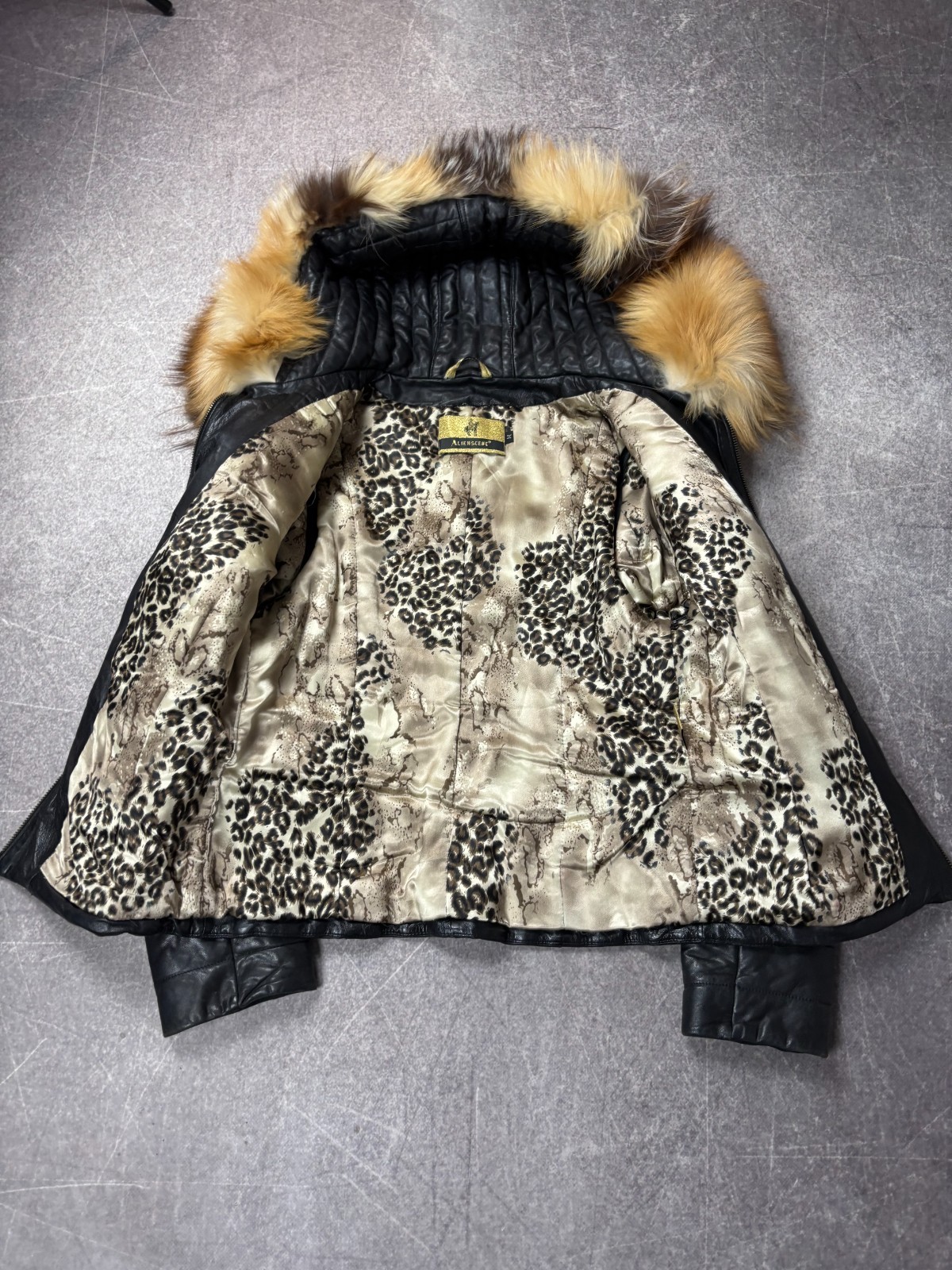 2000s JAPANESE ISSEY MIYAKE STYLE RARE LUXURY FUR/LEATHER BOMBER JACKET