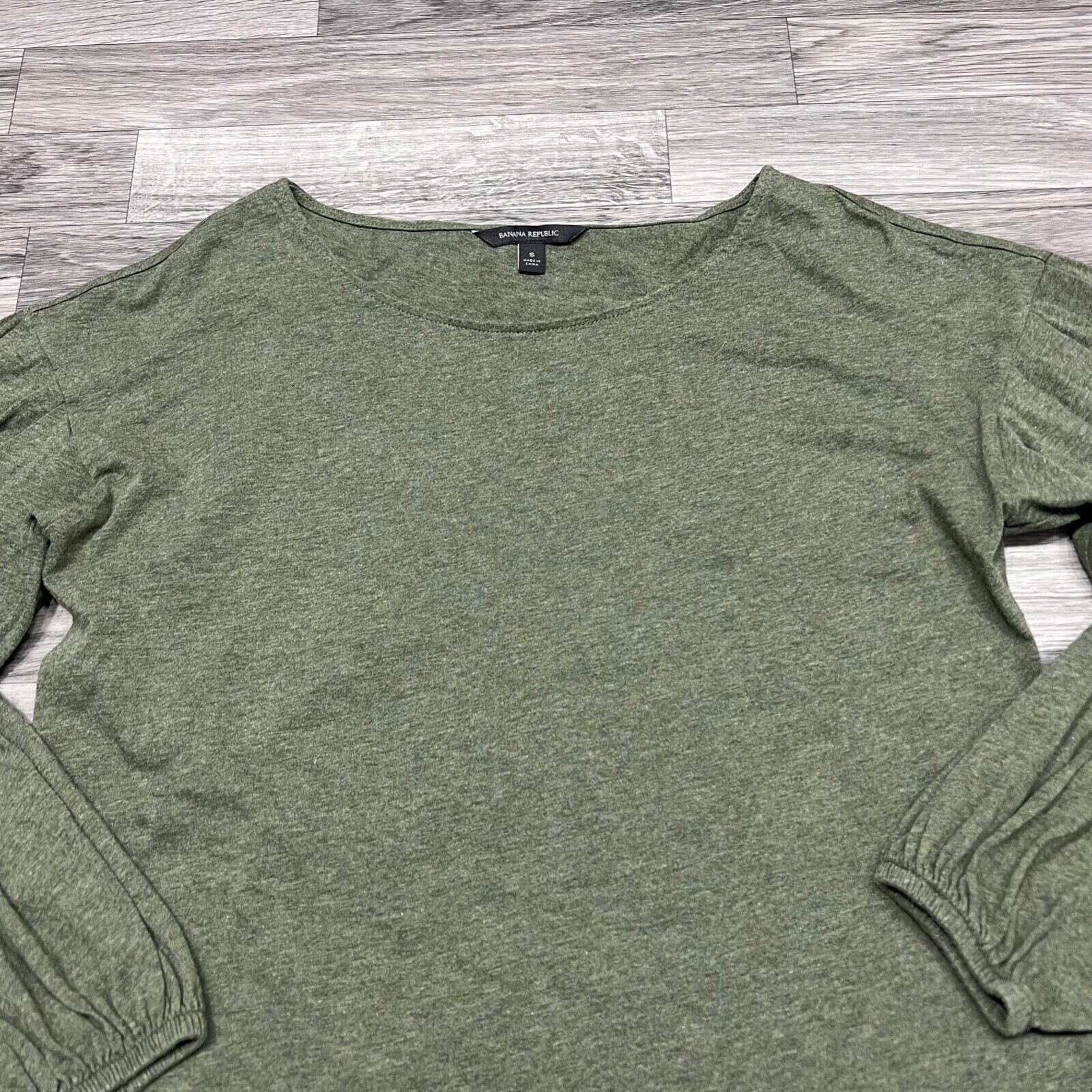 BANANA REPUBLIC Women’s Green Long Sleeve Shirt Size Small Reguar