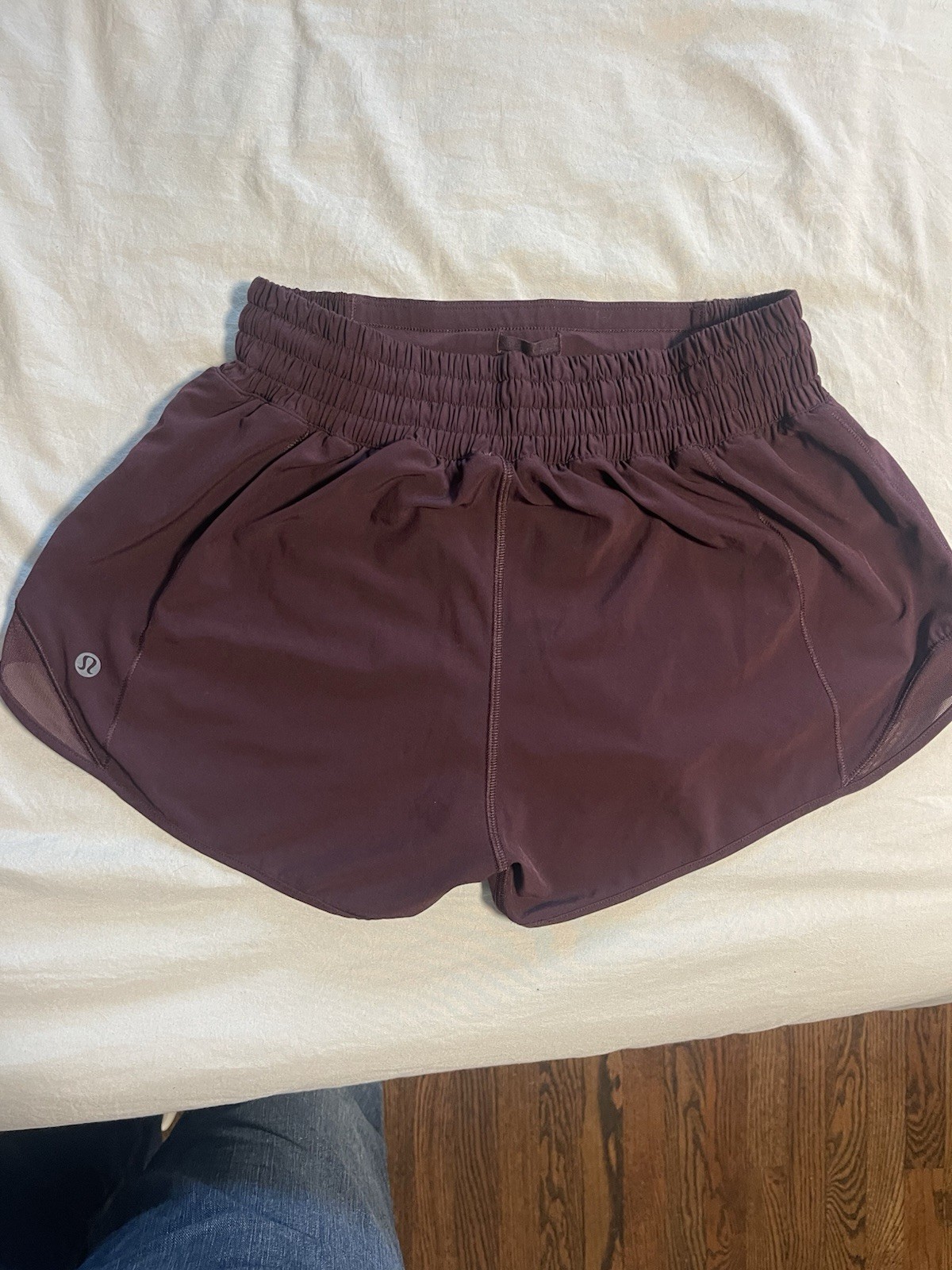 Lululemon Hotty Hot Short High-Rise Long 4’’ Womens Size 6 Maroon Lined Gym