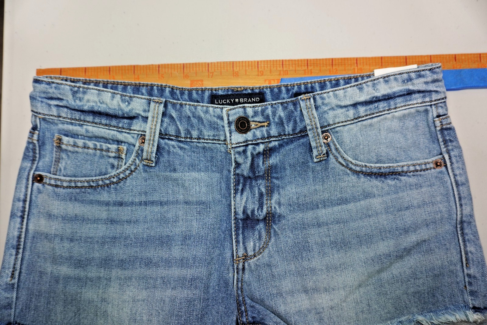 Lucky Brand Denim Cut Off Shorts Light Wash Frayed Hem Mid Rise Casual