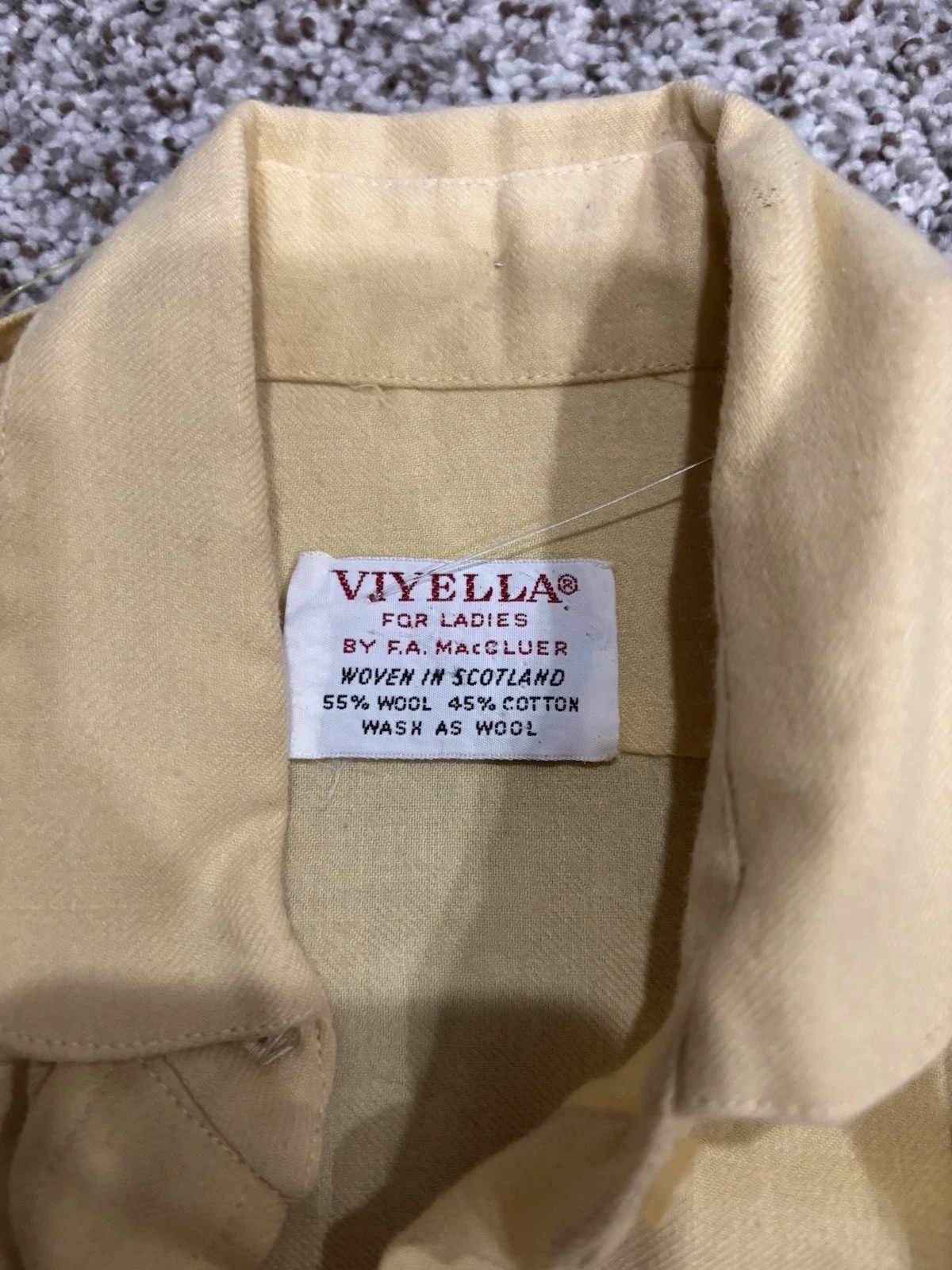 Vintage women’s Solid Woven Wool/Cotton Long Sleeve Point Collar Shirt