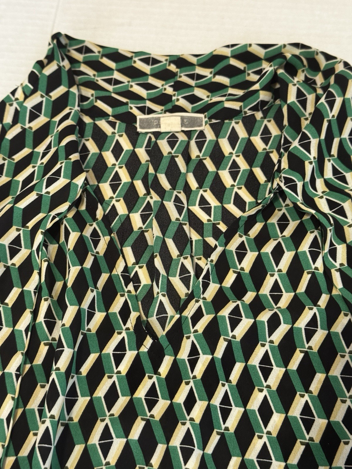 Pleione Women’s Geometric Print V Neck Tie Tunic Top Shirt Blouse Large Career