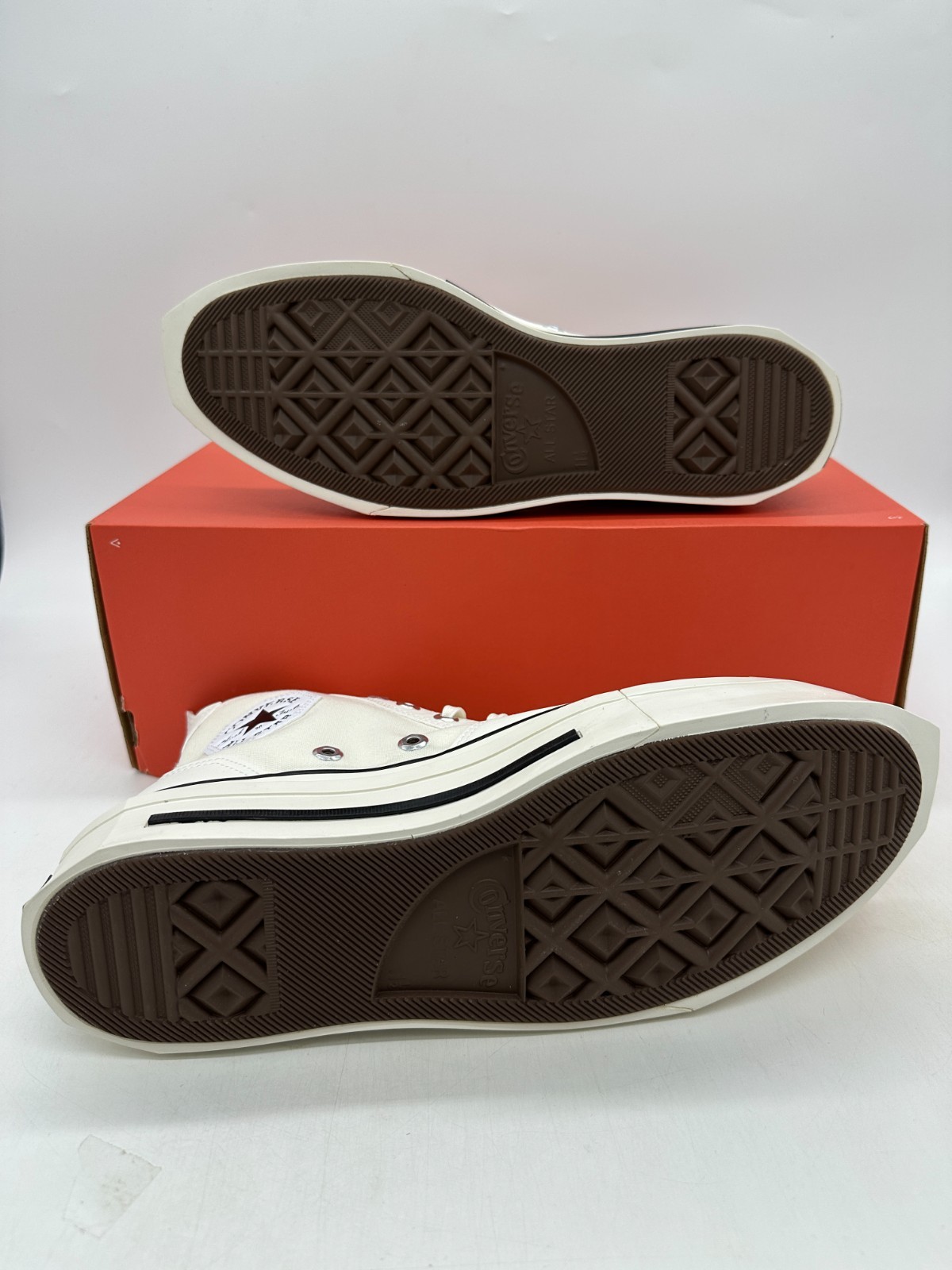 Converse Chuck 70 De Luxe Squared Men’s Size 10 White Athletic Shoes A06436C