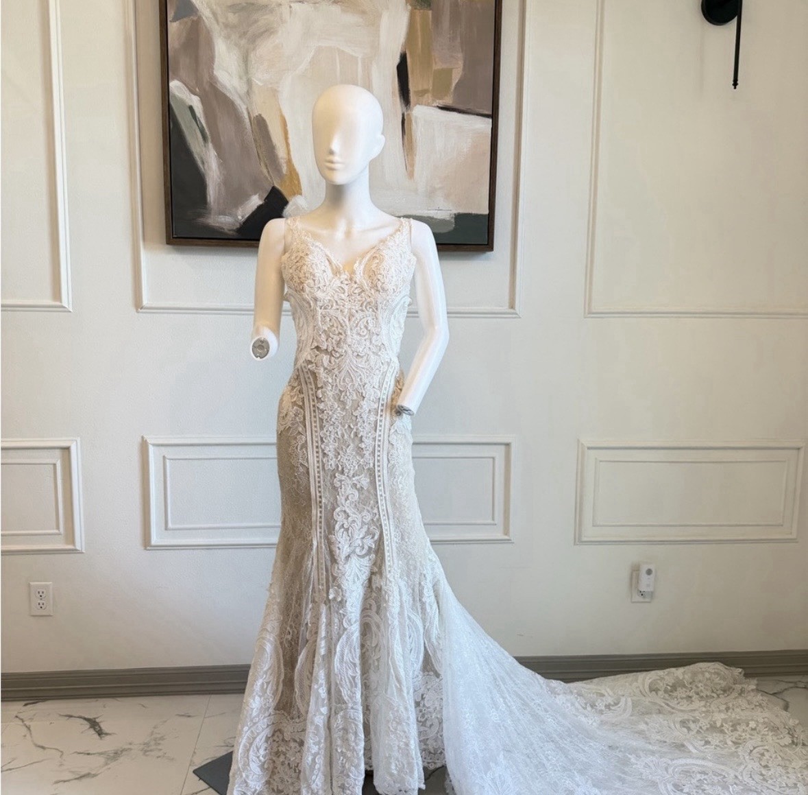 Martina Liana D3657 Size 6 Ivory Lace V-Neck Mermaid Fit & Flare Train