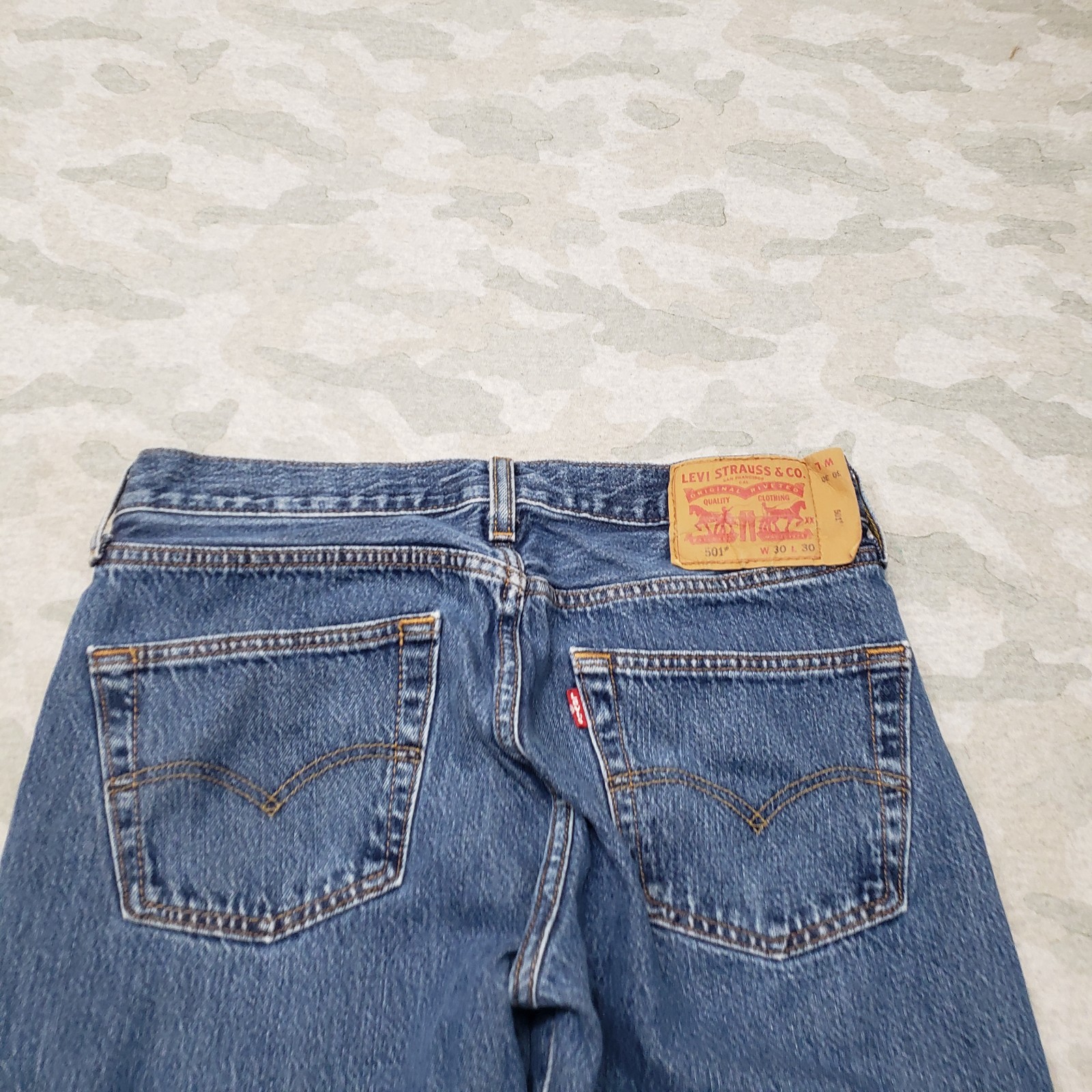 Levi’s 501 Jeans Mens 30×30 Blue Straight Leg Button Fly Denim Medium Wash