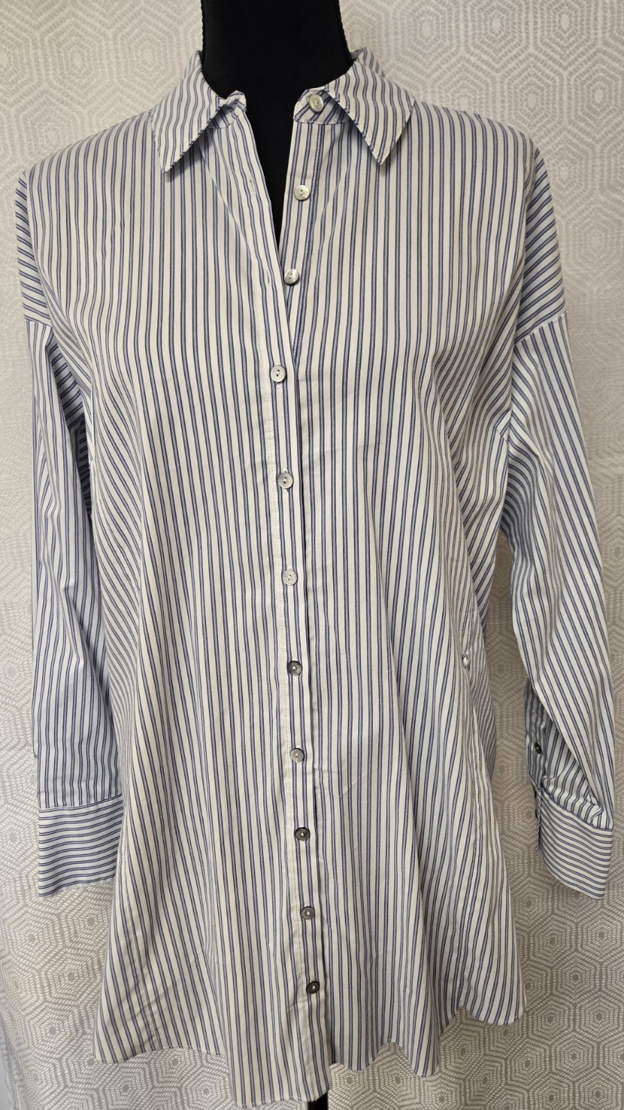 Cina à Sept, a premium brand Ladies Top. French Style. Charming Modern.