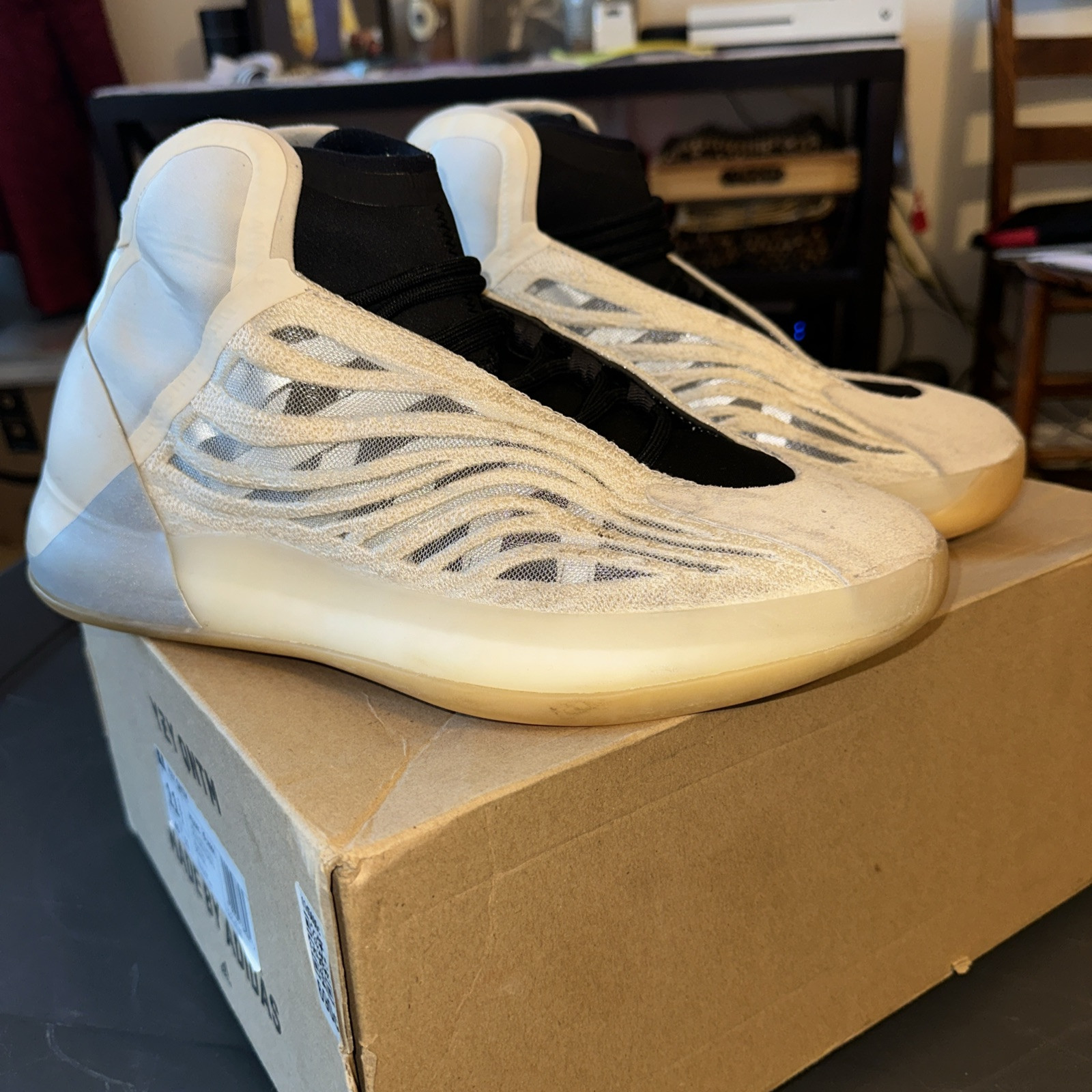 US 11.5 Adidas Yeezy QNTM Men’s Mist Slate Tan Black Boost Sneakers – NIB HQ2085