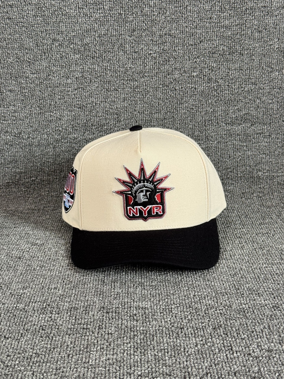 Mitchell & Ness NY Rangers Retro Snapback Cream Black Hat S1405