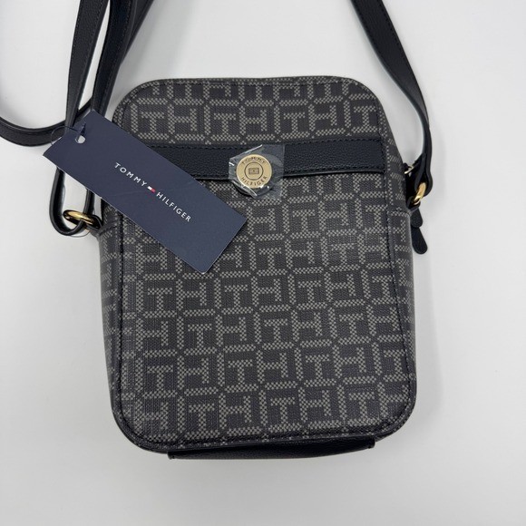 NWT Tommy Hilfiger Crossbody Monogram Logo Gray Women’s Bag 8×6.75×2.25