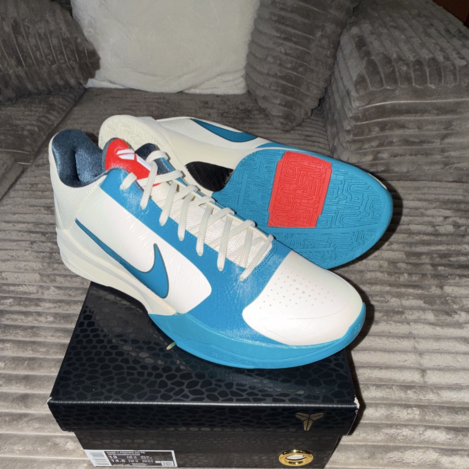 Nike Kobe Men’s Basketball Sneakers Low Top Lace-Up White/Blue/Red Colorblock