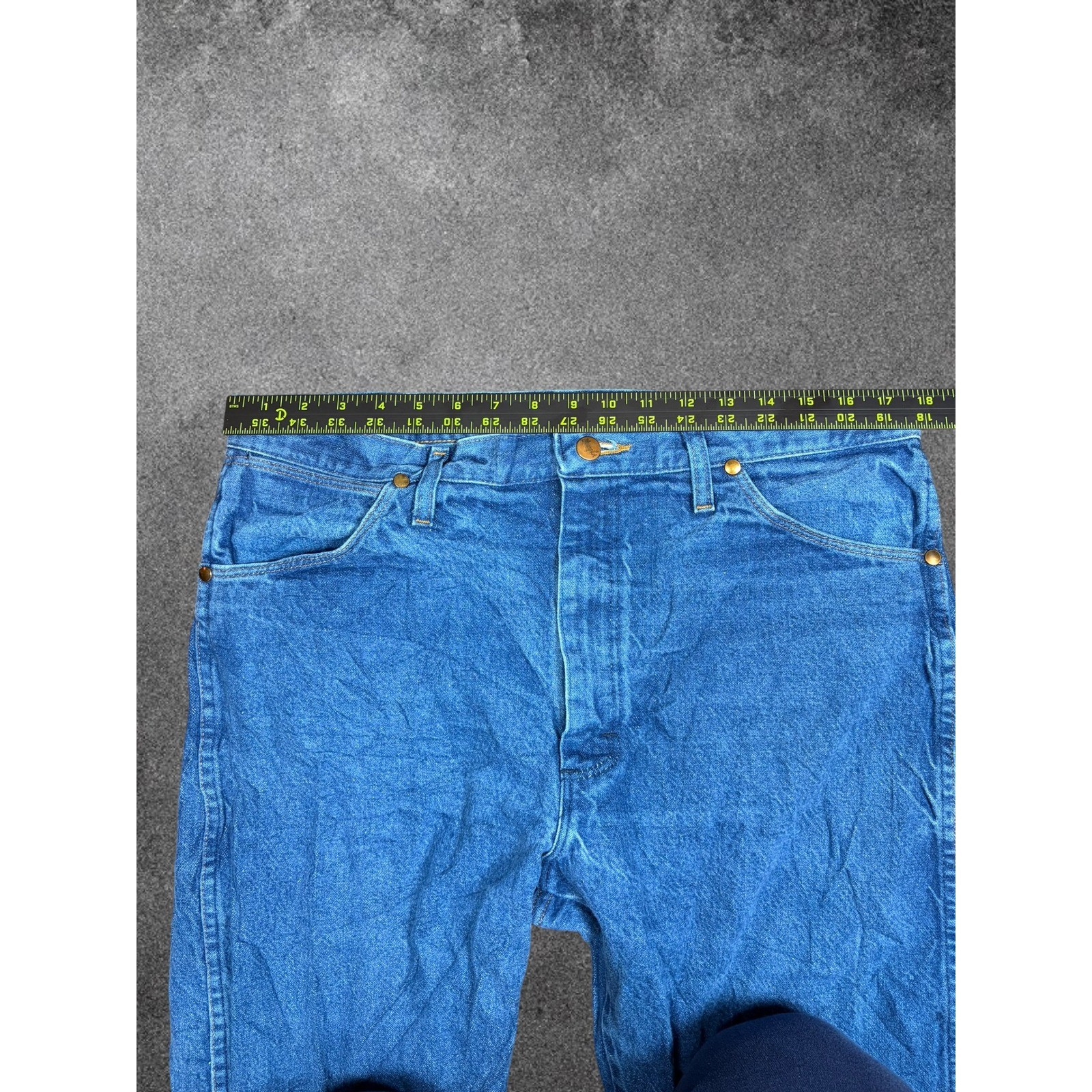 Wrangler Cowboy Cut Relaxed Fit Blue Jeans Mens 36x312High Rise Straight Leg