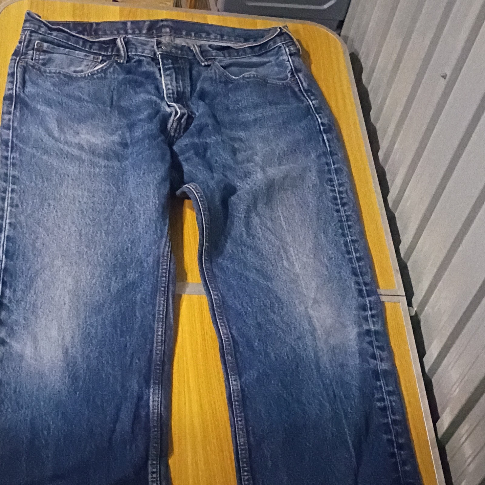 Levi’s 500 Series Straight Leg Blue Medium Wash Denim Jeans Men 5-Pocket