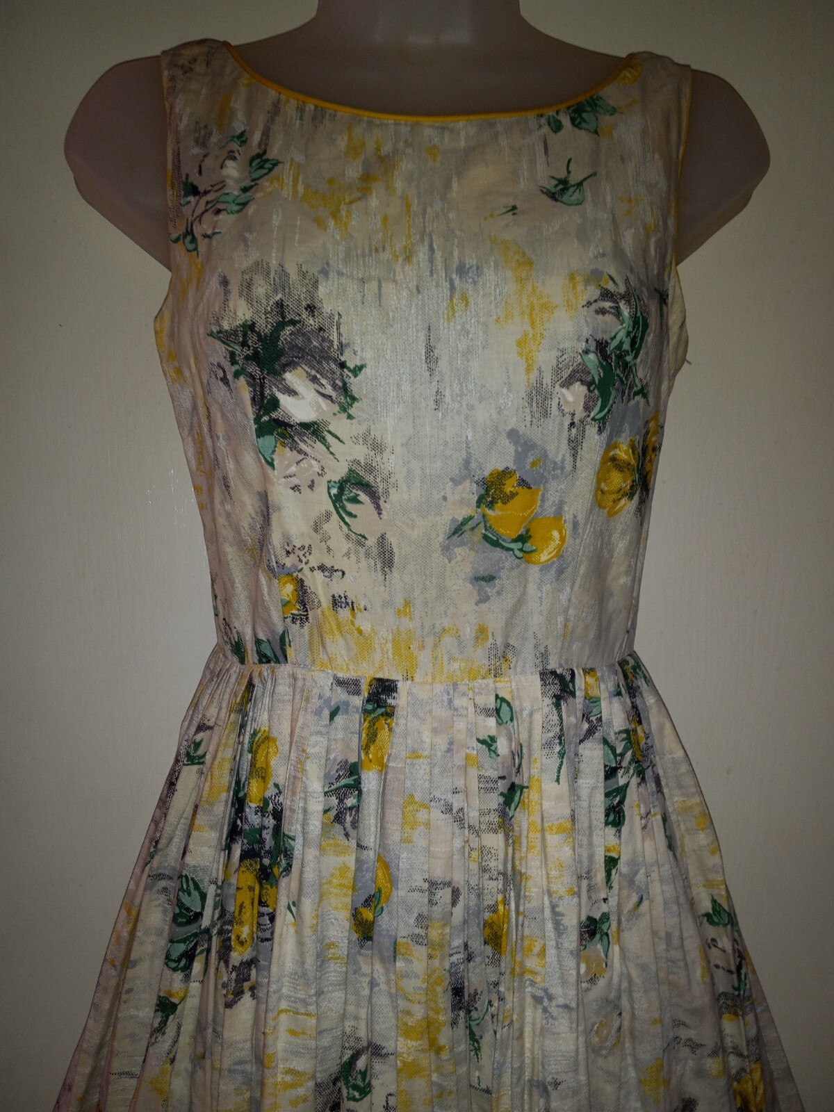 Vintage 50s Yellow Rose Bouquet Novelty Print Cotton Swing Dress VLV XS