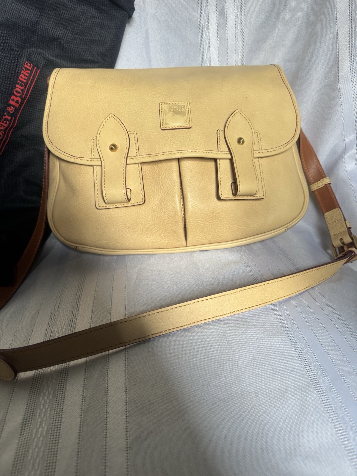Dooney & Bourke Beige Italian Leather Saddle Bag pre owned excellent condition
