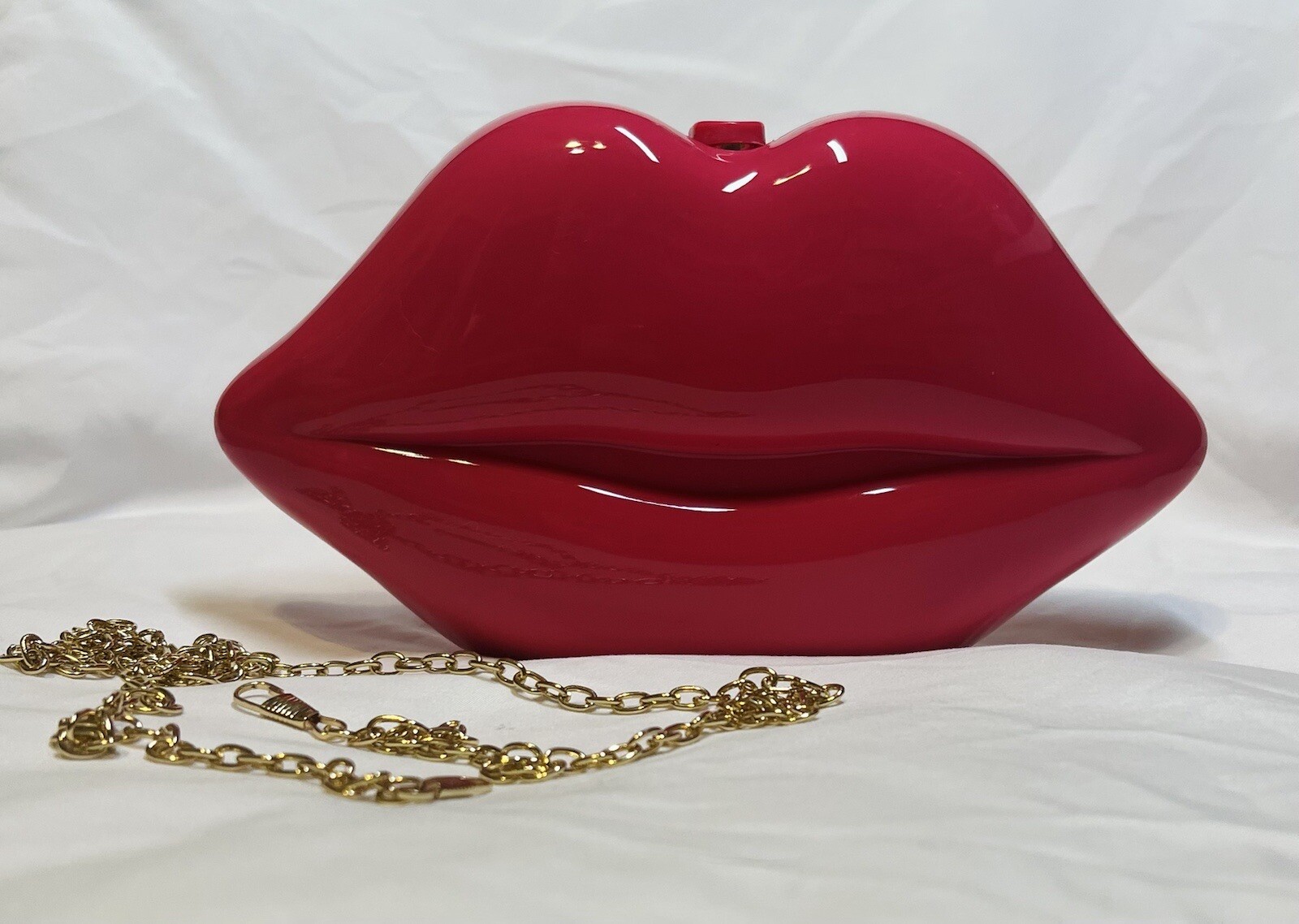 Hot Pink novelty lips purse (approx Size: 9.45×5.12×2.36 In)