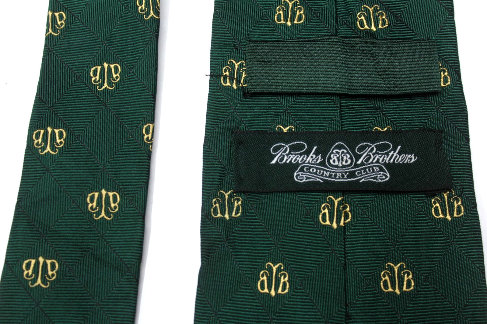 75) BROOKS BROTHERS (COUNTRY CLUB) MEN’S TIE 100% SILK MADE IN USA