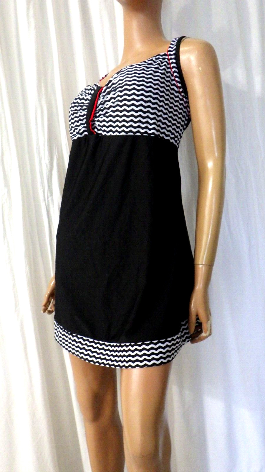 NWT DANIFY US SZ 26 (BUST 58) BLACK WHITE 1 PIECE MOLDED CUP SWIMDRESS EU SZ 60