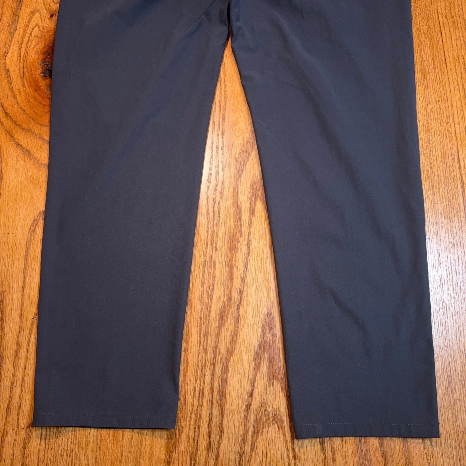 Vuori Meta Pants Mens 36 Charcoal Gray Technical Stretch Slim Straight V430 FLAW