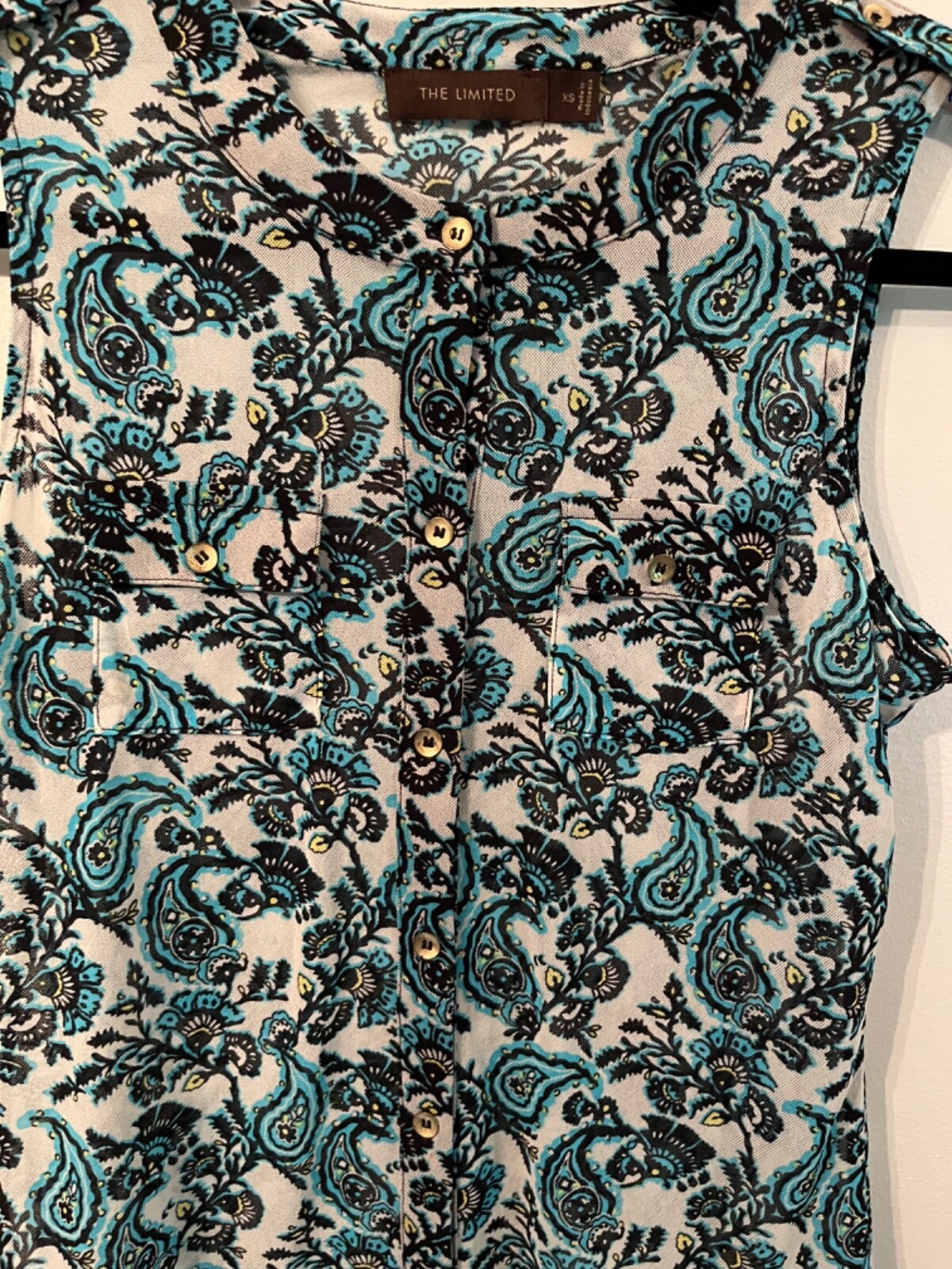 THE Limited Paisley Floral Multicolor Sleeveles Blouse Top Button Accent Boho XS