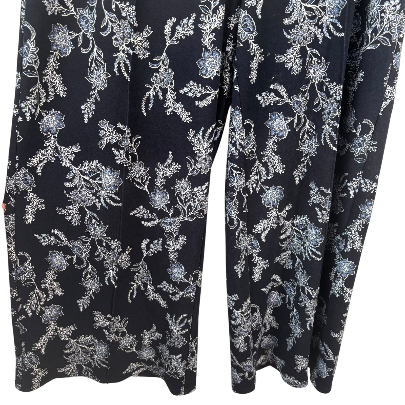 J Jill Pants Medium WearEver Navy Floral Wide Leg Pleated Pull On Cropped