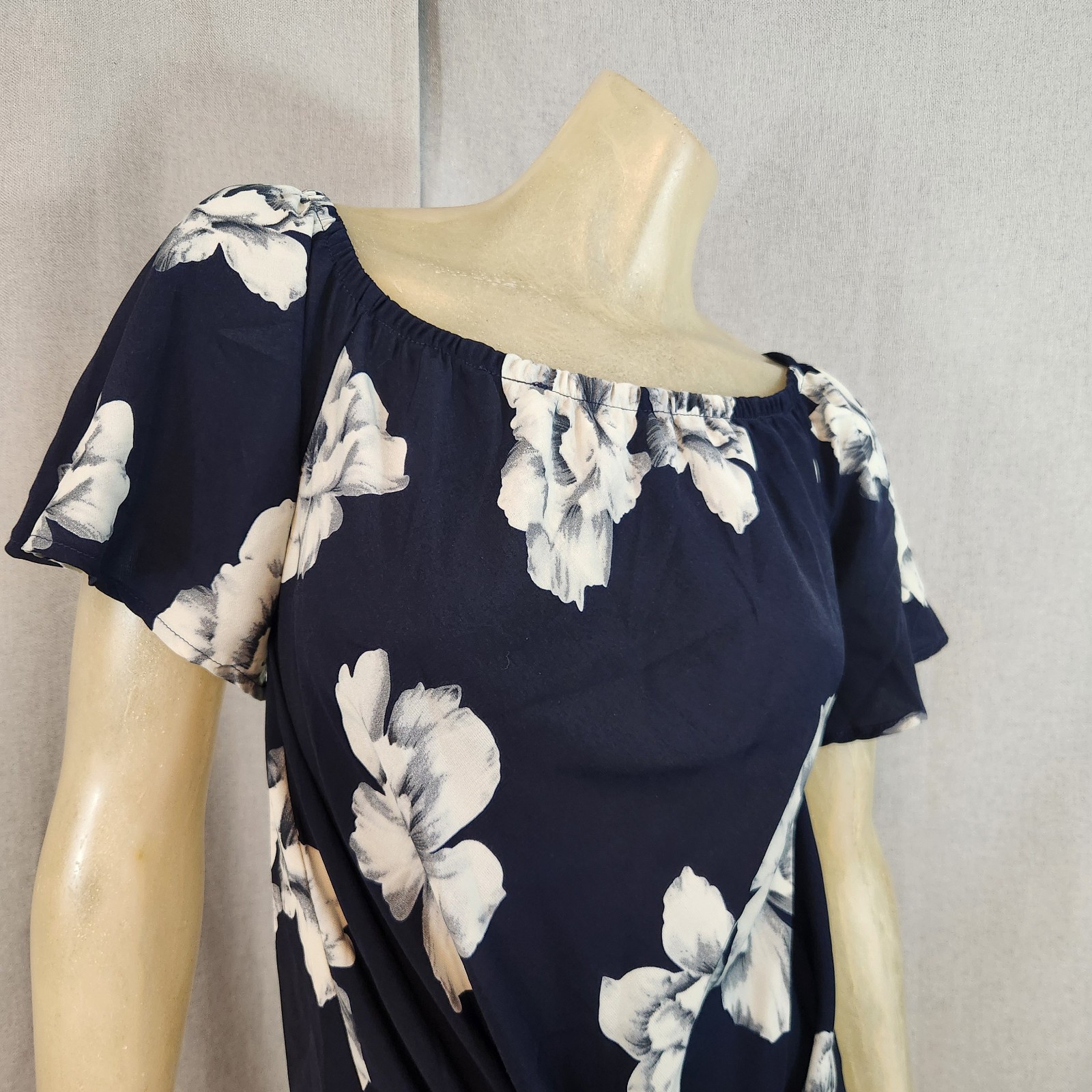 White Birch Navy Blue Floral Waist Tie Round Neck SS Blouse Top Shirt SMALL USA