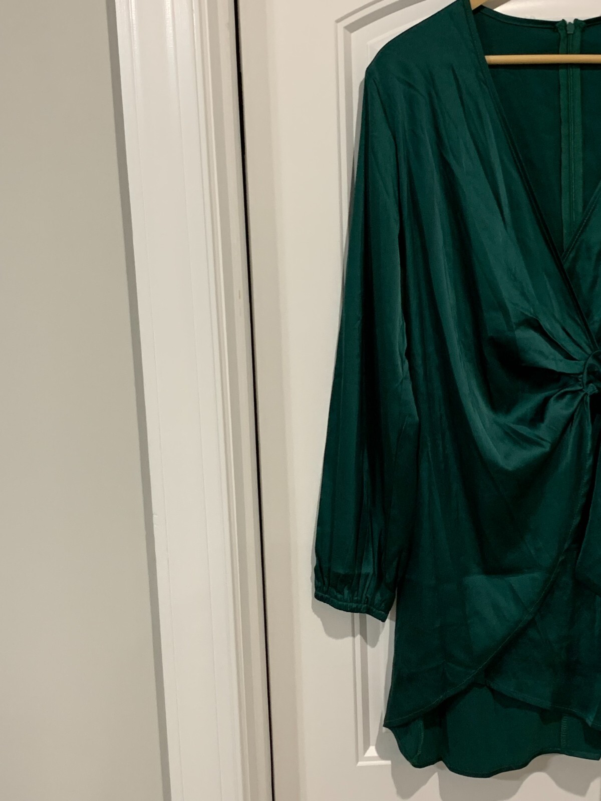 Lyaner Wrap Dress Women Size Medium Emerald Green Silky Tie Front Balloon Sleeve