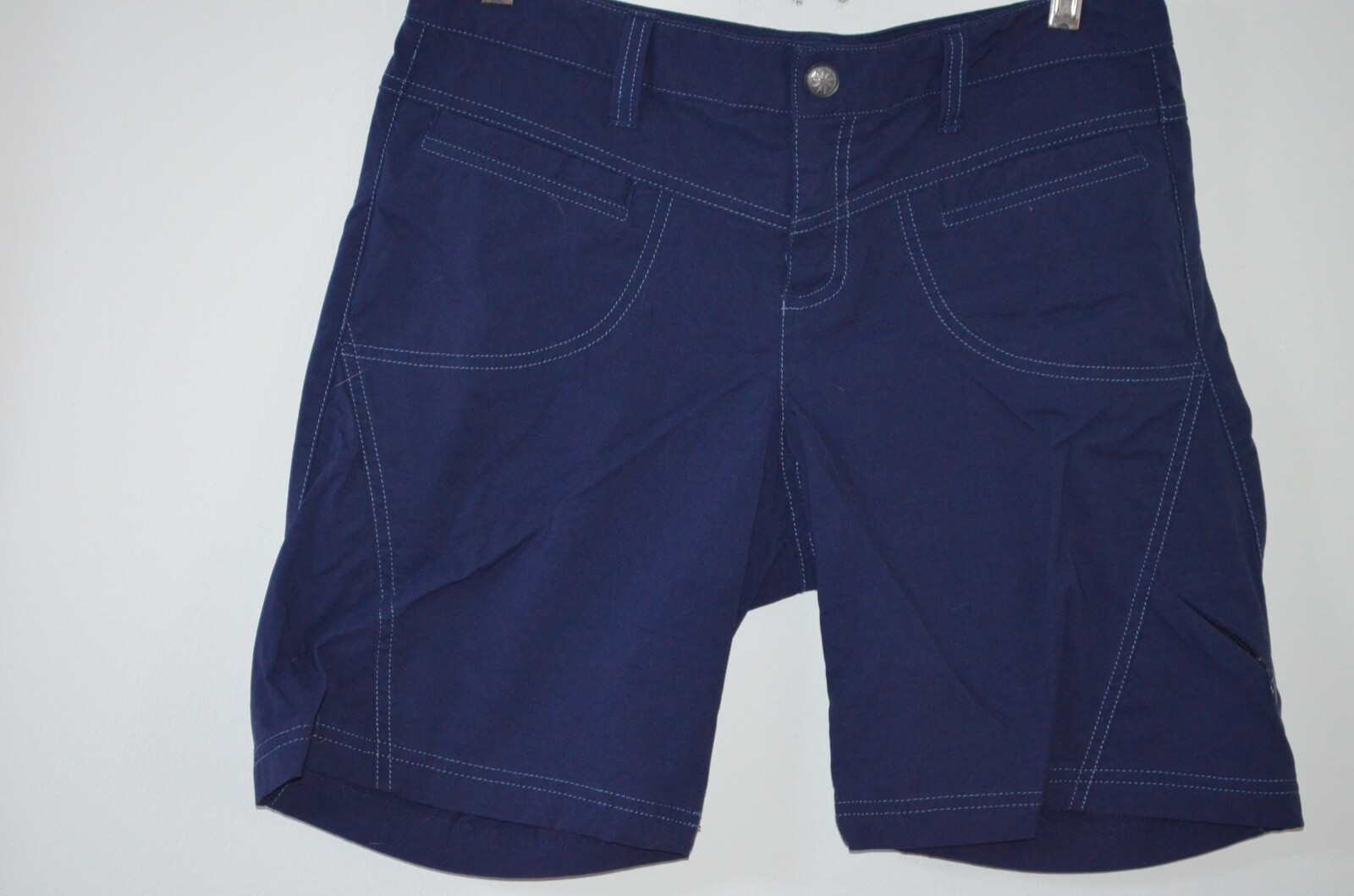 Athleta Blue 95% Nylon/5% Spandex Zip Pocket Bermuda Shorts Size 6