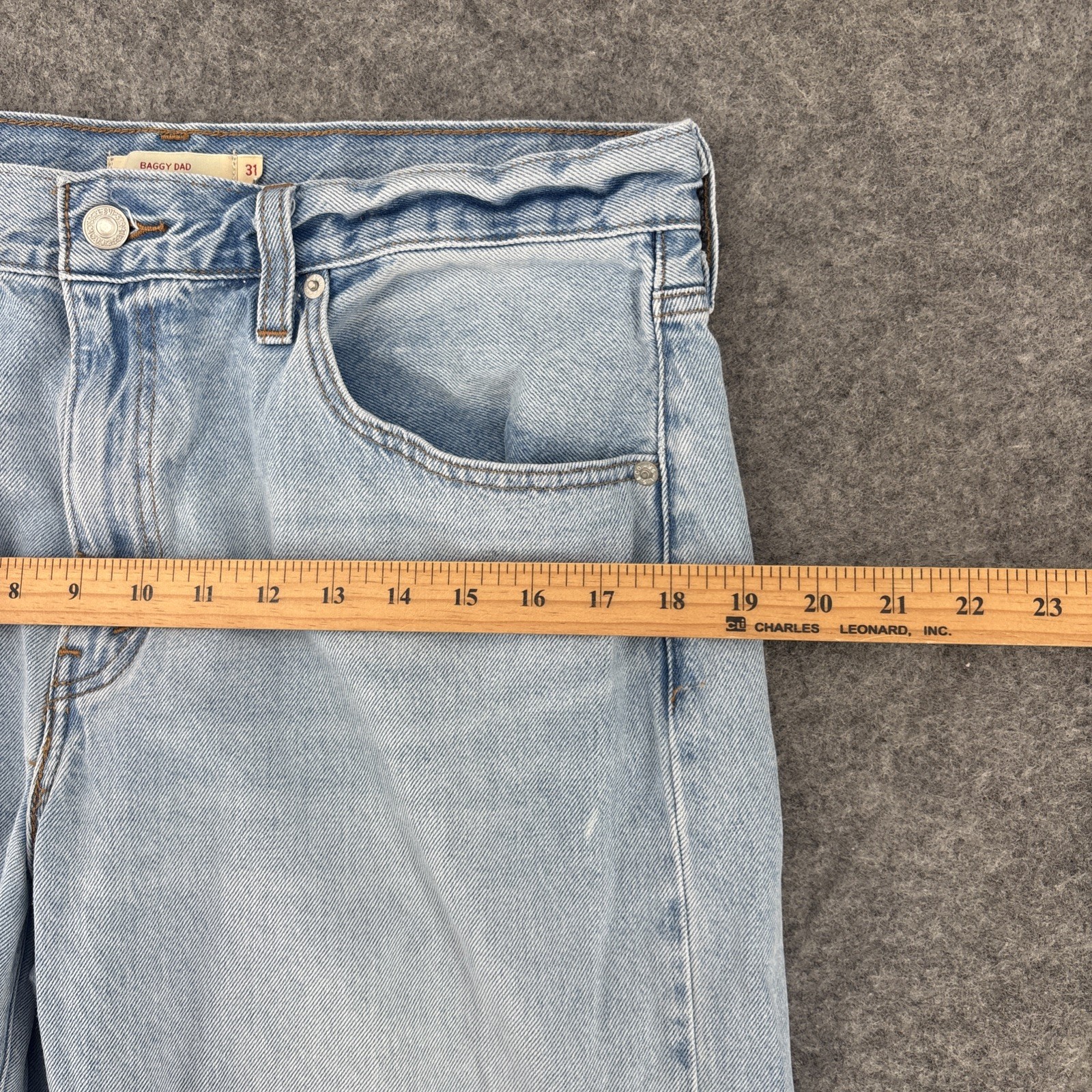 Levi’s Jeans Womens 31 Dad Baggy Mid Rise Light Blue Wide Leg Big E Remake 32×28