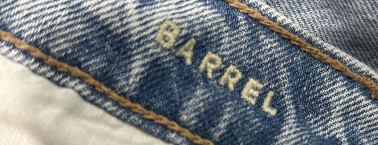 Women’s AMERICAN EAGLE Light Wash Barrel Jeans Size 000 Reg *B7