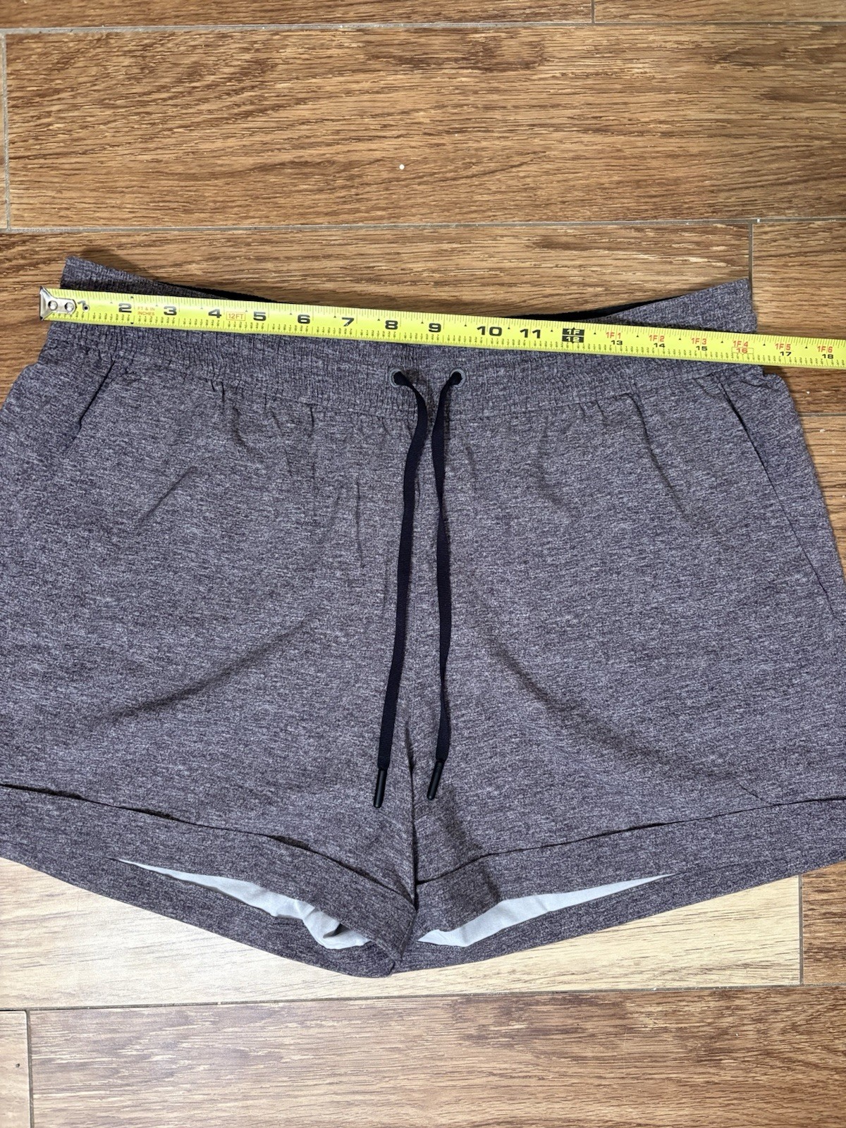 Lululemon Women’s Heather Lux Multi Black Spring Break Away Shorts II 3″ Size 12