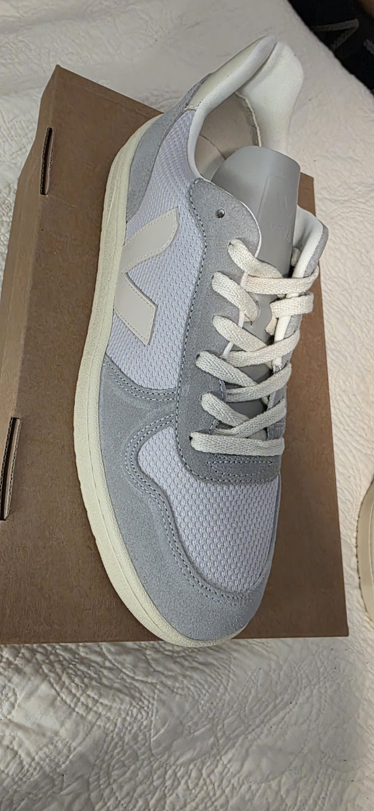 NEW Veja V-10 B-MESH LIGHT GREY PIERRE Men’s size 44/11 IN BOX