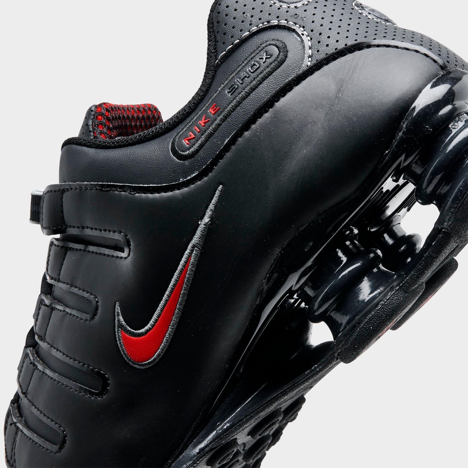 Nike Shox NZ Running Shoes Black / Varsity Red Sz 8.5 378341 017