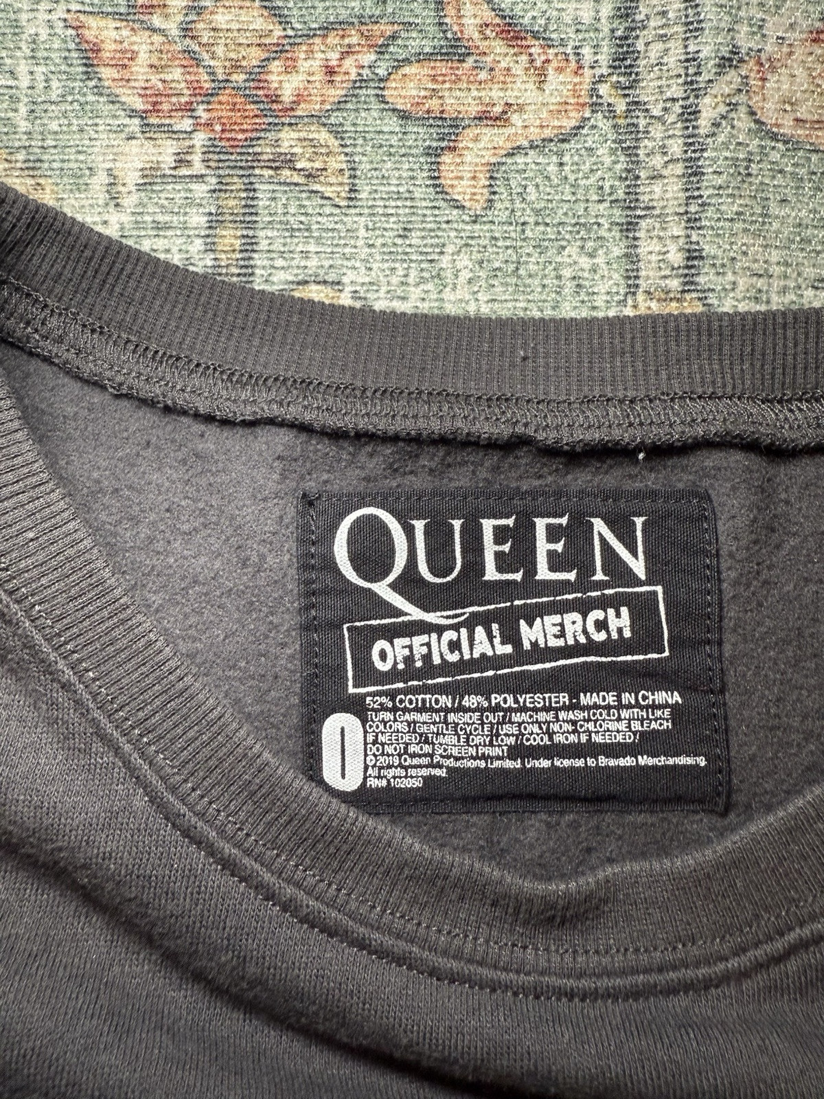Queen Official Merch Graphic Sweatshirt Pullover Oversized Crest in Gray Size 0