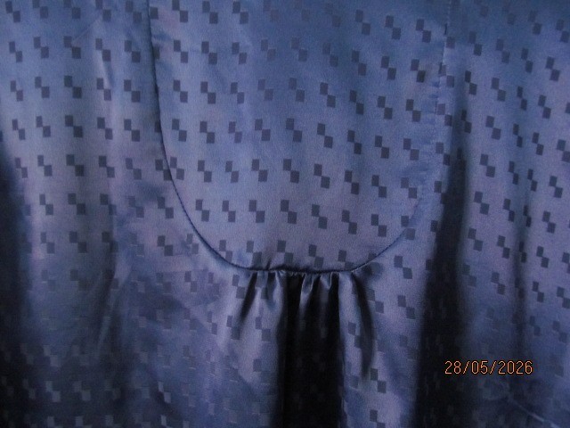 LADIES STRIKING ROYAL BLUE V NECK TOP SIZE 28/30