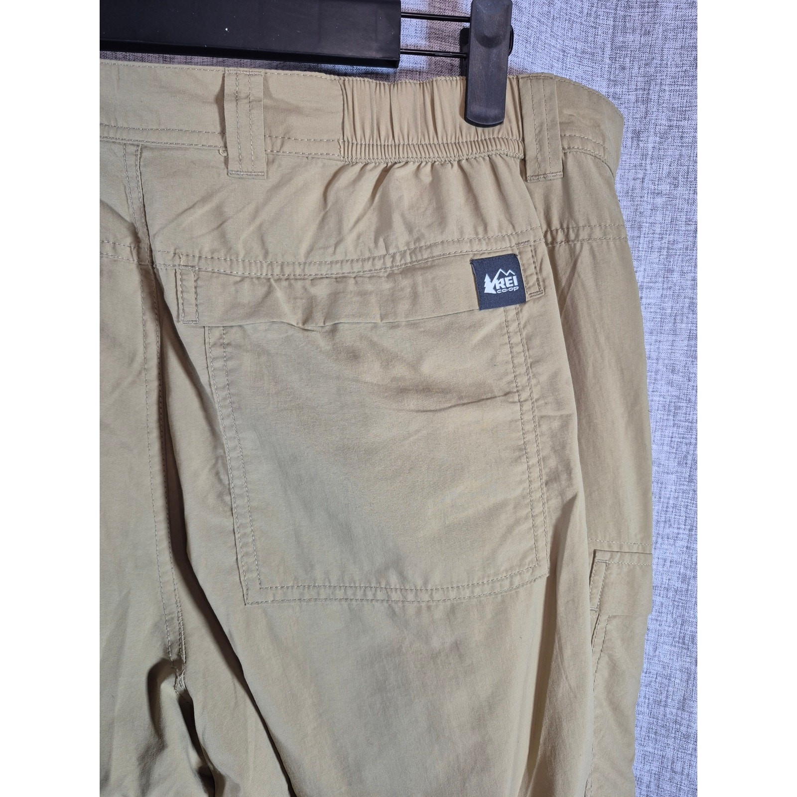 REI Co-op Men’s Lightweight Cargo Hiking Pants 38×32 Khaki Zip Pocket Outdoor