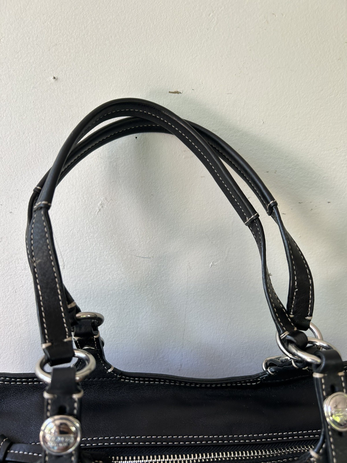 Coach gallery East west Black s atchel Bag Zip Closure. Coach F15147 *Read‼️