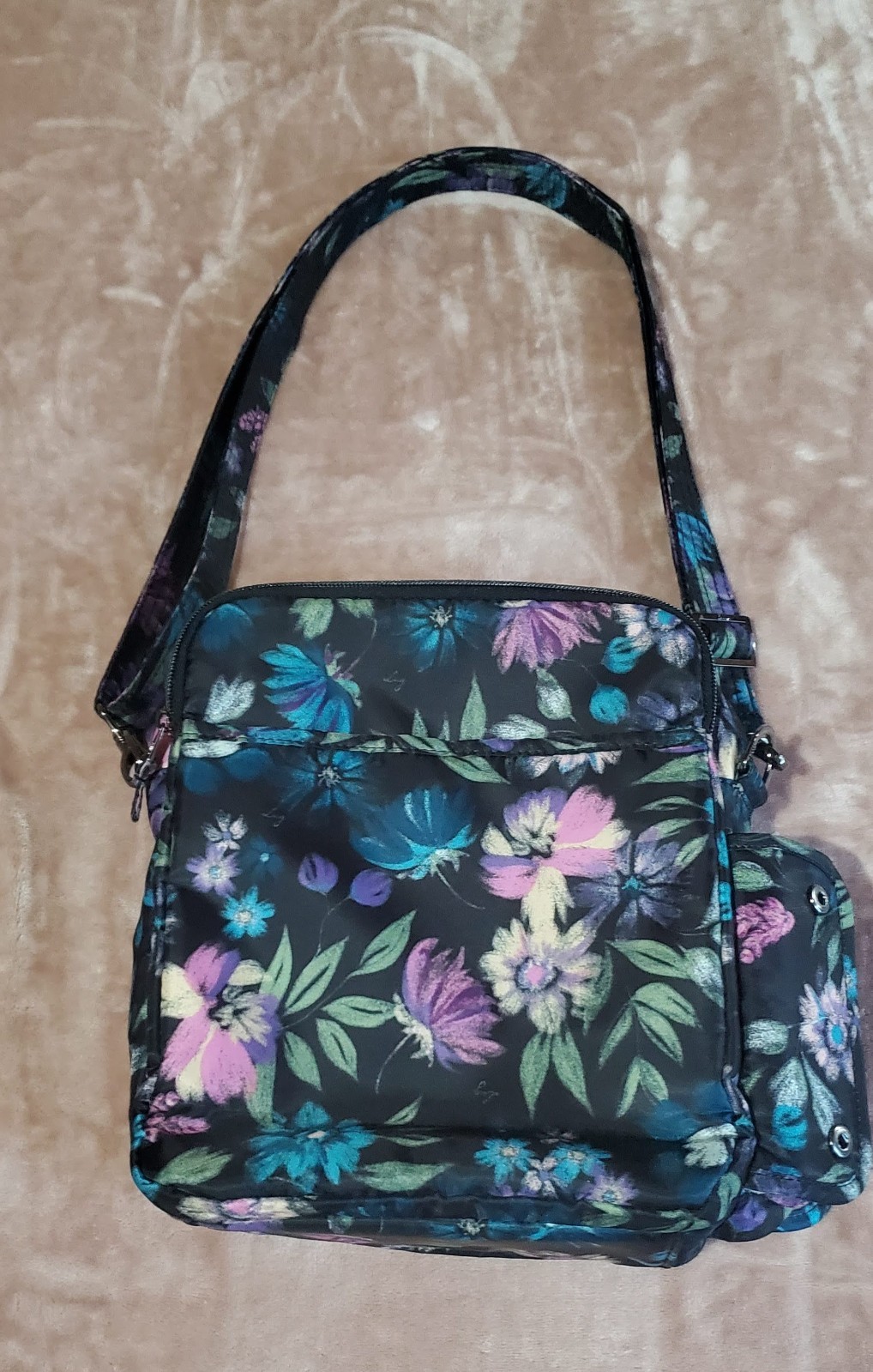 NWOT Lug Compass Bloom Black Floral Crossbody Bag Multi Pocket Organizer Purse