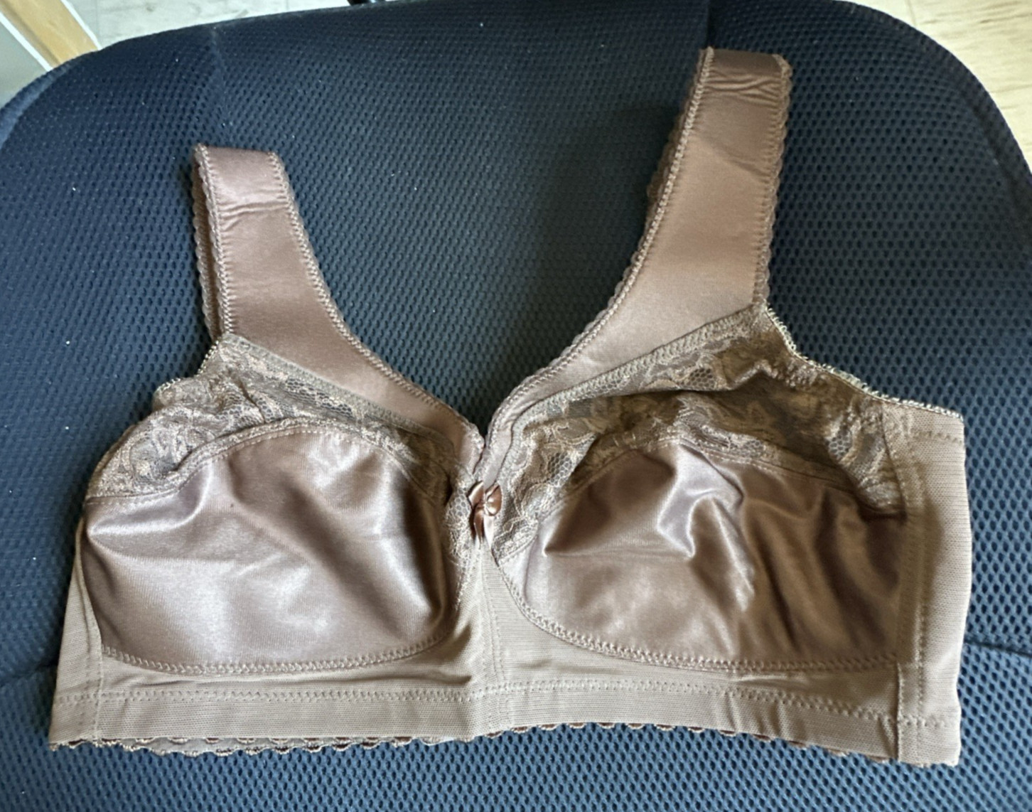 PICK SIZE/COLOR – Glamorise #1000 MagicLift Original Wirefree Support Bra