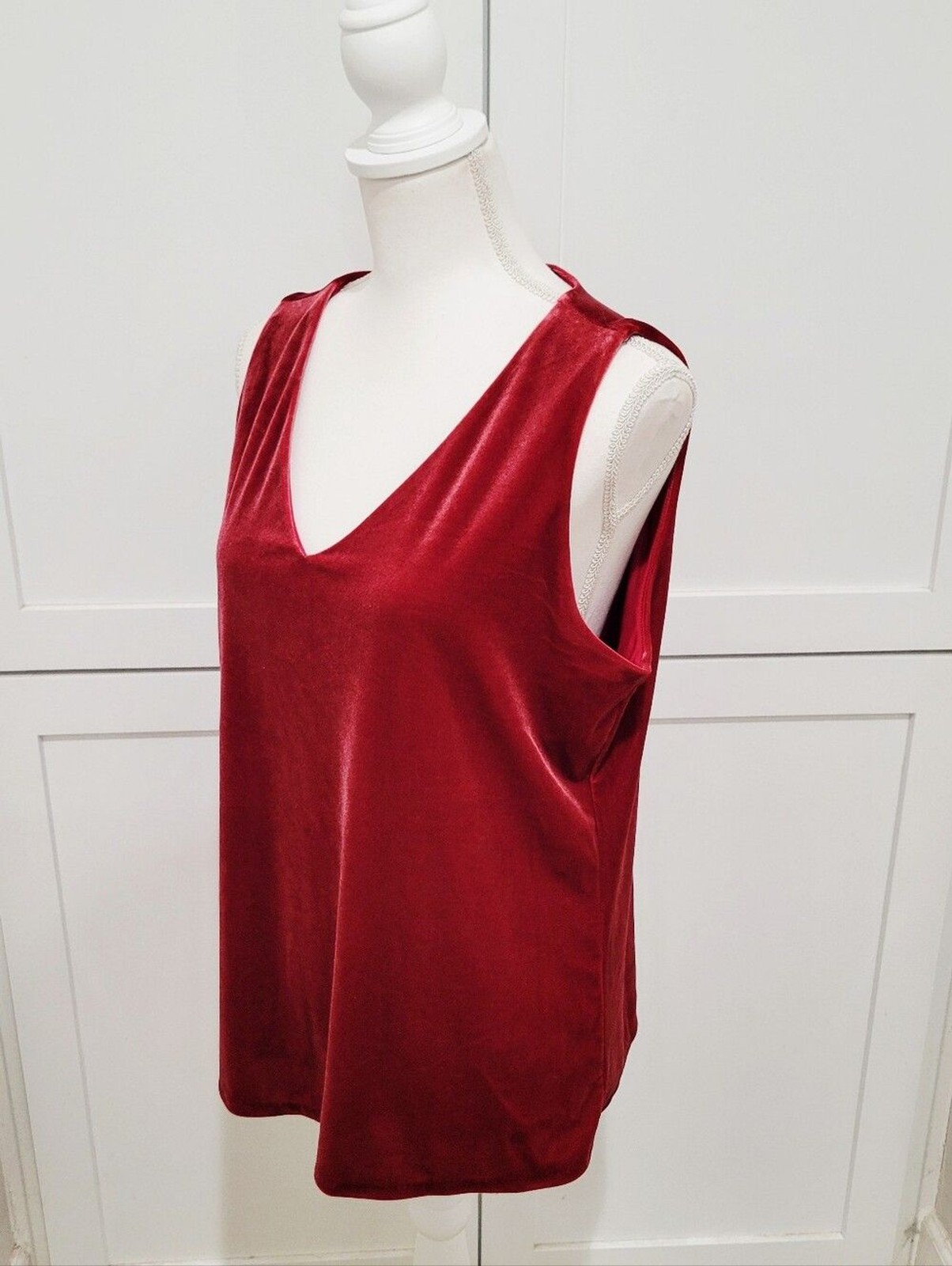 WHBM Red Velvet Sleeeless V-Neck Top | Size XL