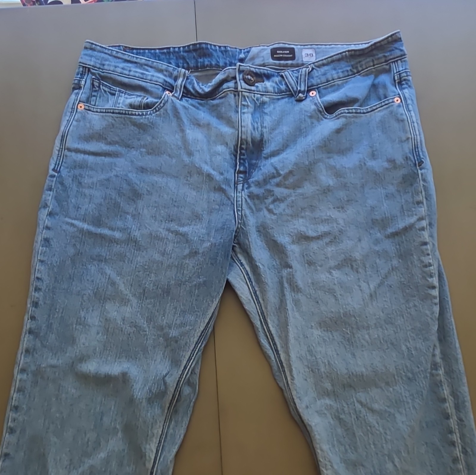 Volcom Men’s Blue Light Wash Denim Jeans Straight Fit Mid Rise 5-Pocket Logo