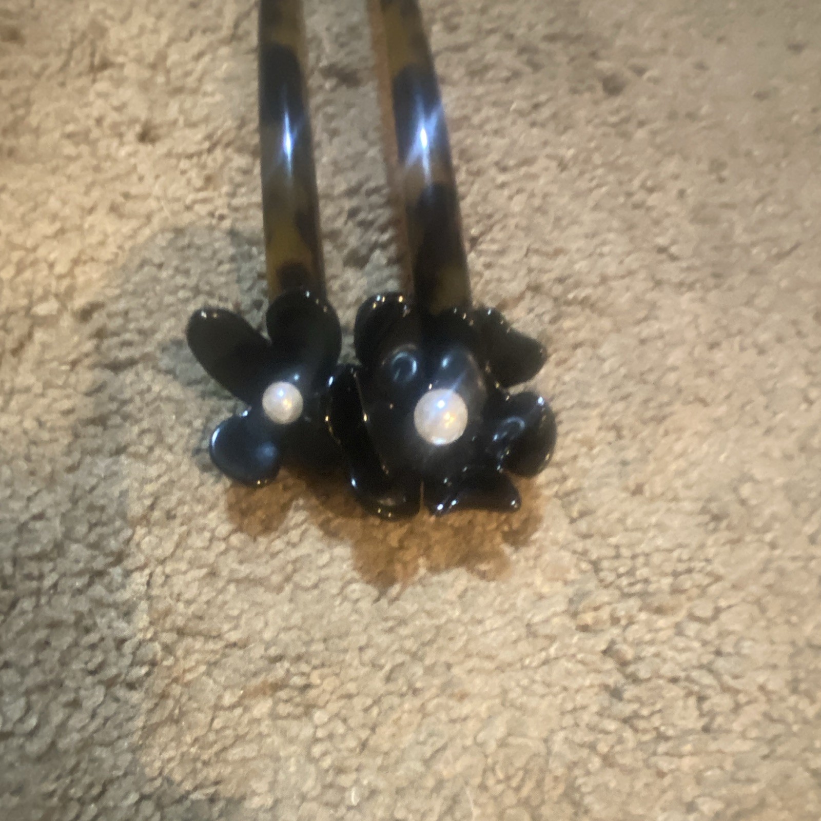 Nordstrom Tortoiseshell Hair Clip Brown/Black Plastic Flower Shape Pearl Accent