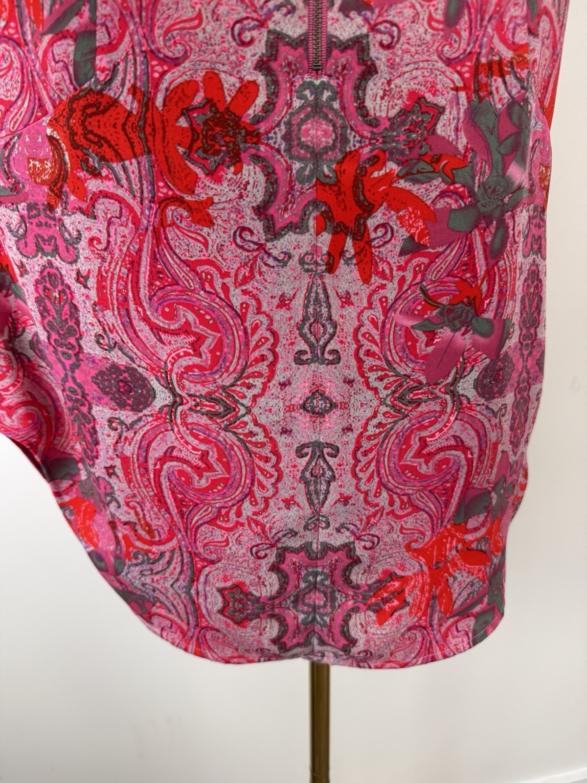CAbi Jubilee Pink/Purple/Gray Paisley Sleeveless Tank Blouse – SIZE M